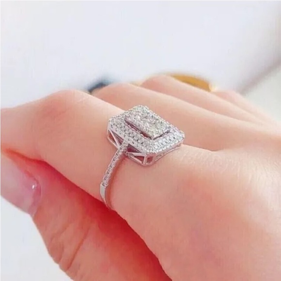 BRAND NEW WHITE SAPPHIRE STERLING SILVER STAMPED SIZE 7 - Picture 3 of 7